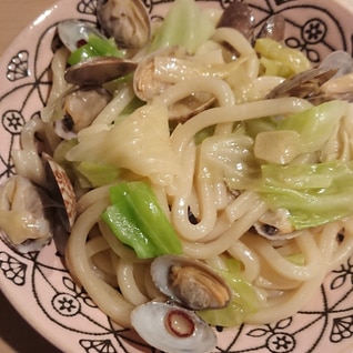 冷凍あさりとキャベツの塩バター焼きうどん！